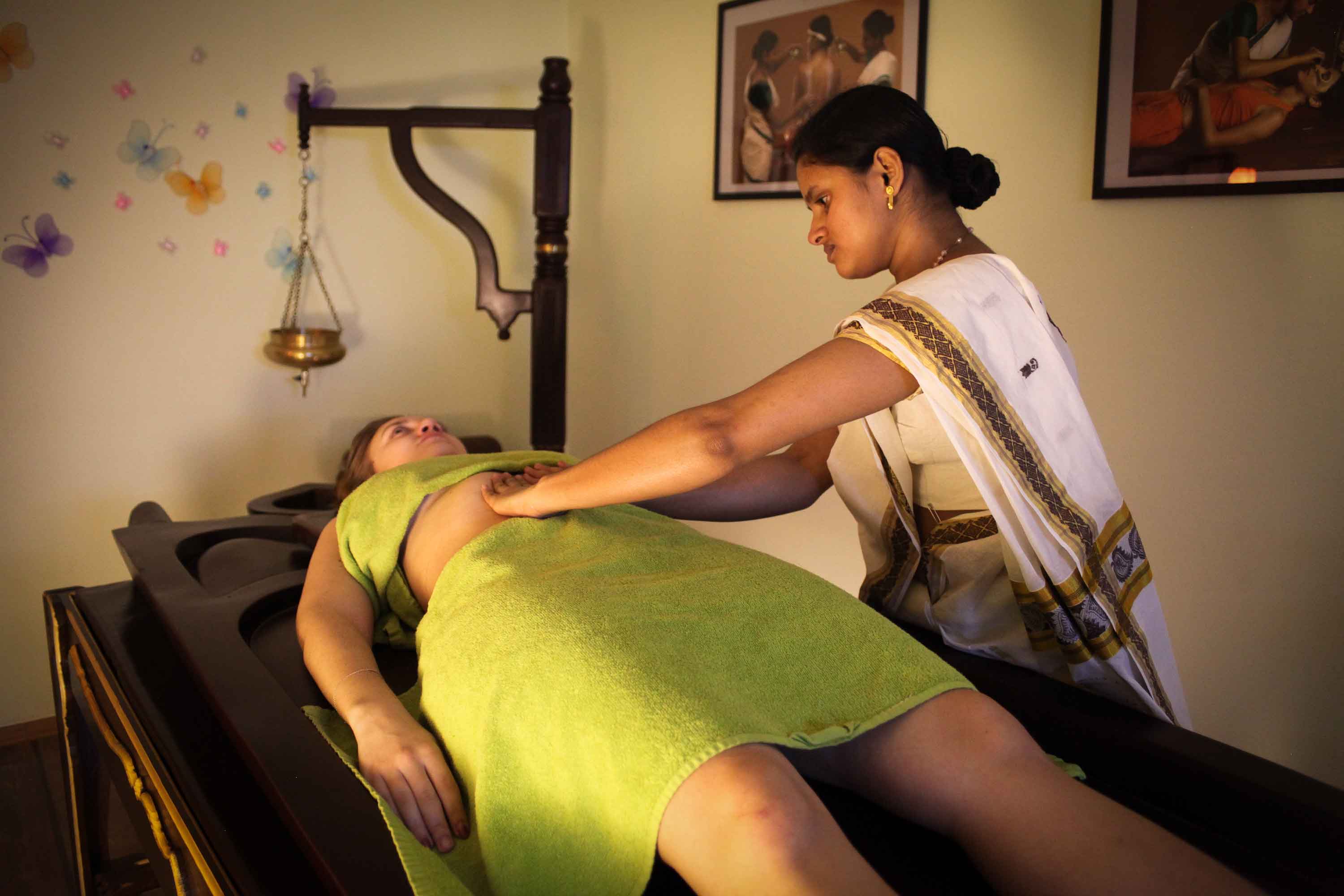 Armpit traditional massage